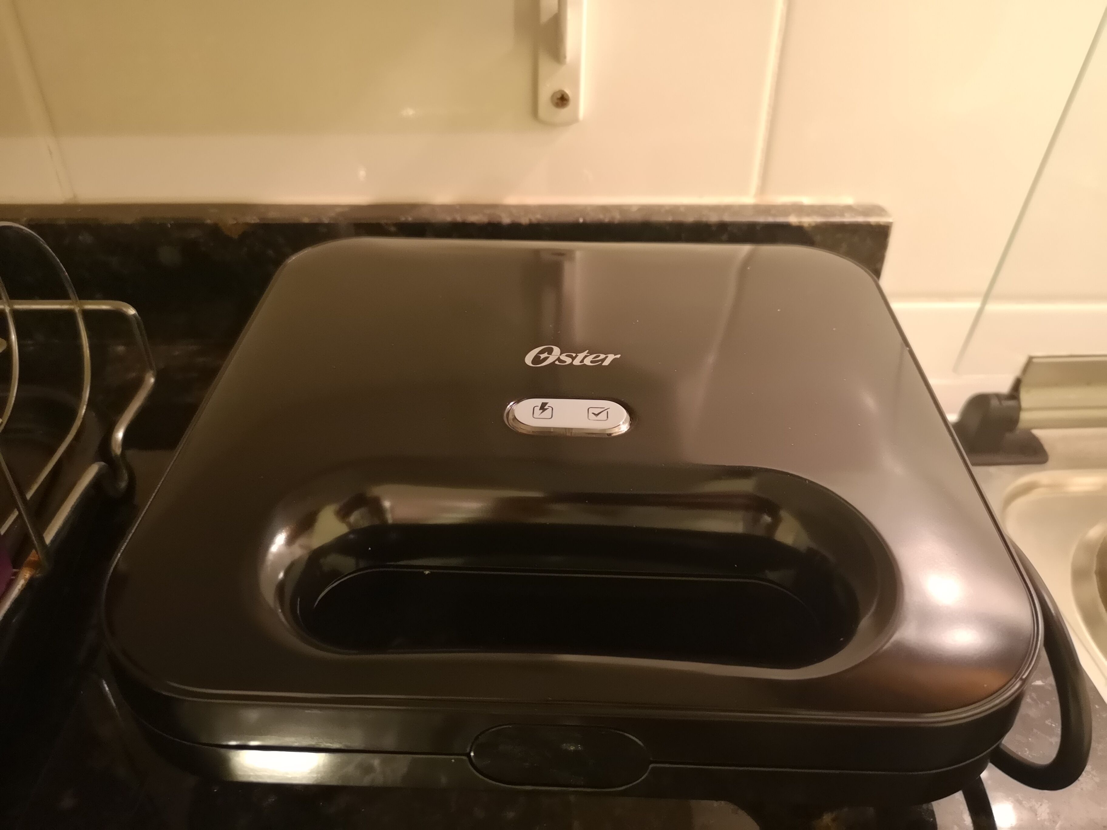 business apartment | private kitchen | full-sized fridge, microwave, oven, stovetop