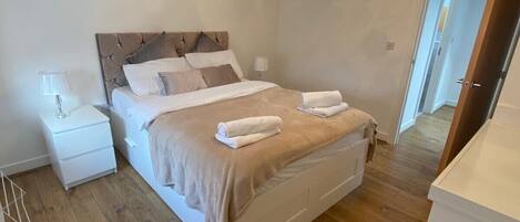 1 غرفة نوم ومكواة/لوح كي وواي فاي