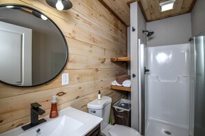 Casa, varias camas, chimenea | Baño | Toallas 