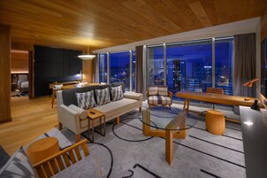 Minibar, caja de seguridad en la habitación y muebles diferentes 