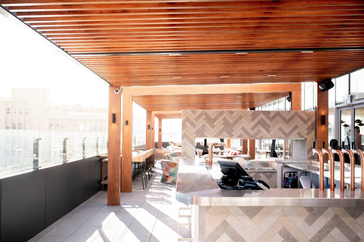 2 bars/lounges, rooftop bar