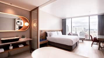 Suite, 1 chambre, accĂšs au salon club, vue port