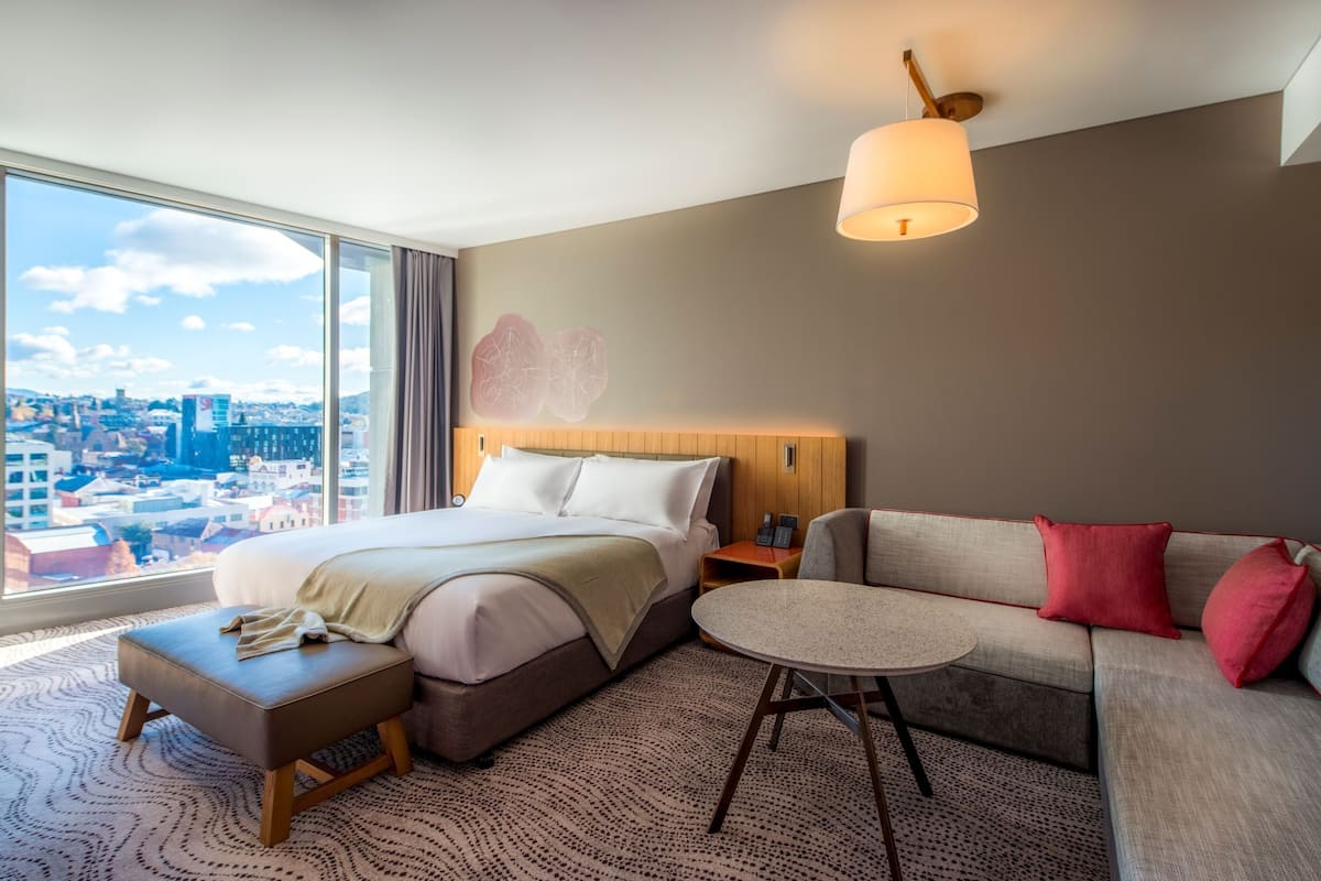 1 Schlafzimmer, Minibar, Zimmersafe, individuell eingerichtet