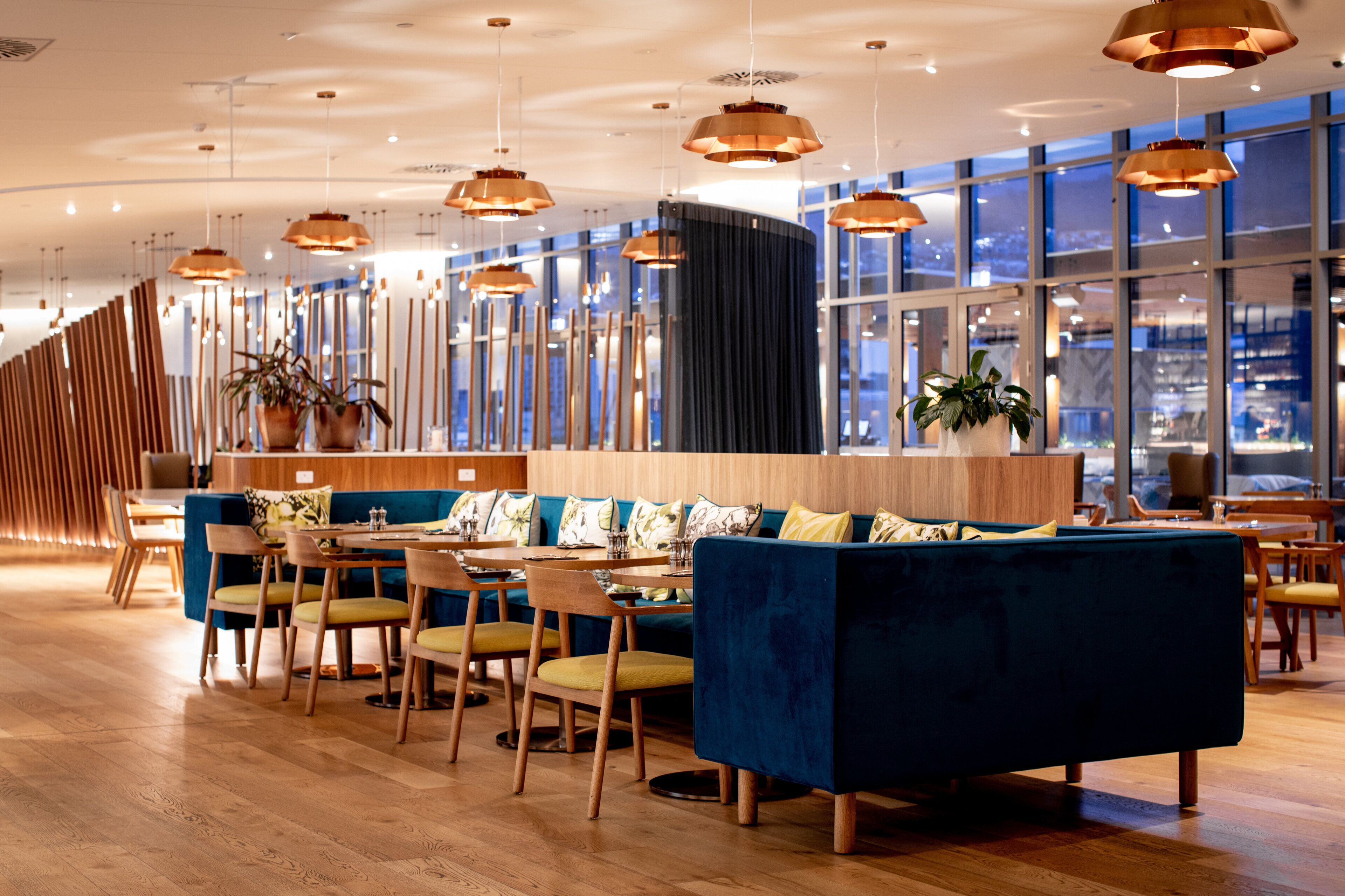 3 restaurants, breakfast served