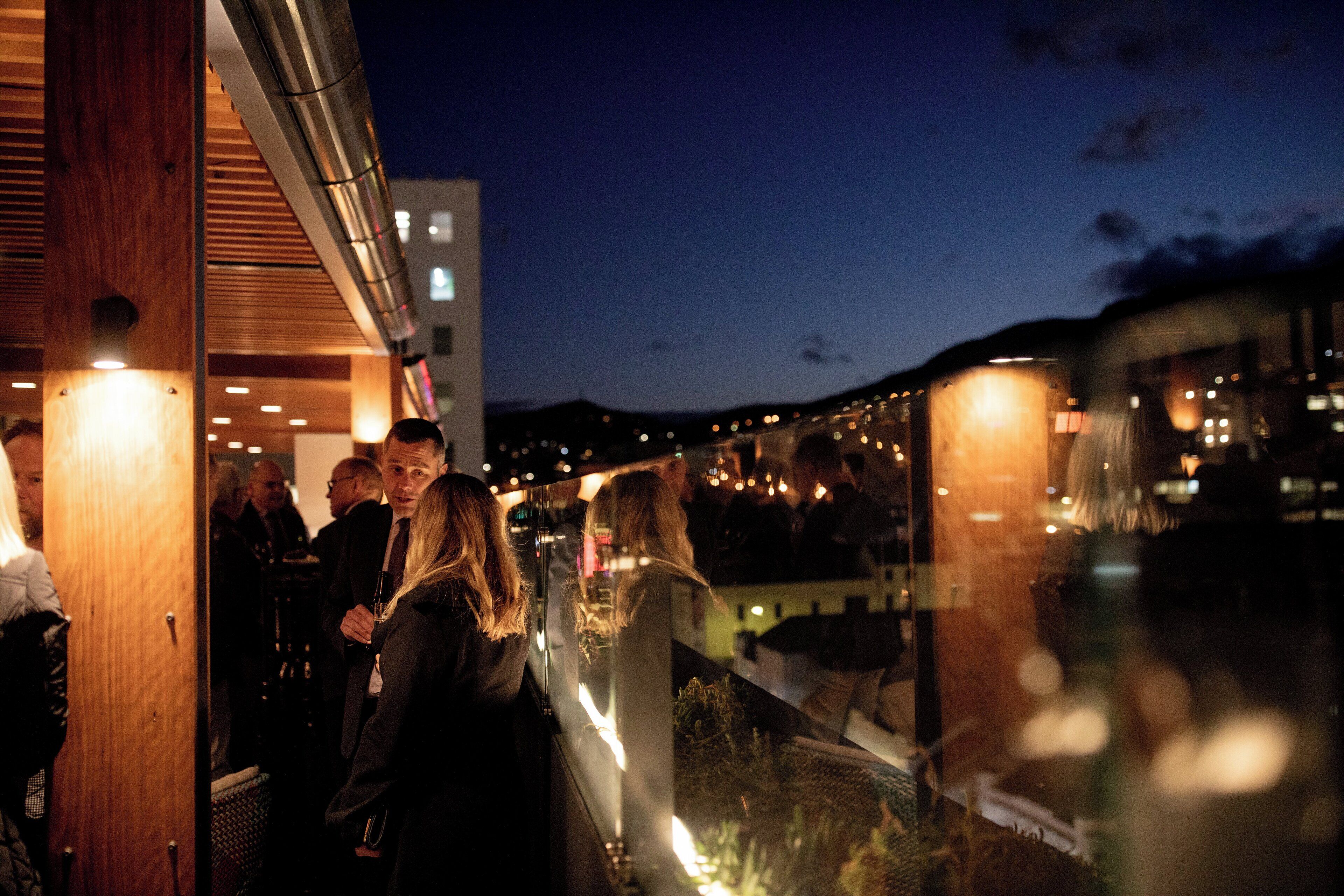 3 restaurants, breakfast served