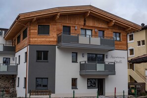 Unclassified image, 3 of 10, button