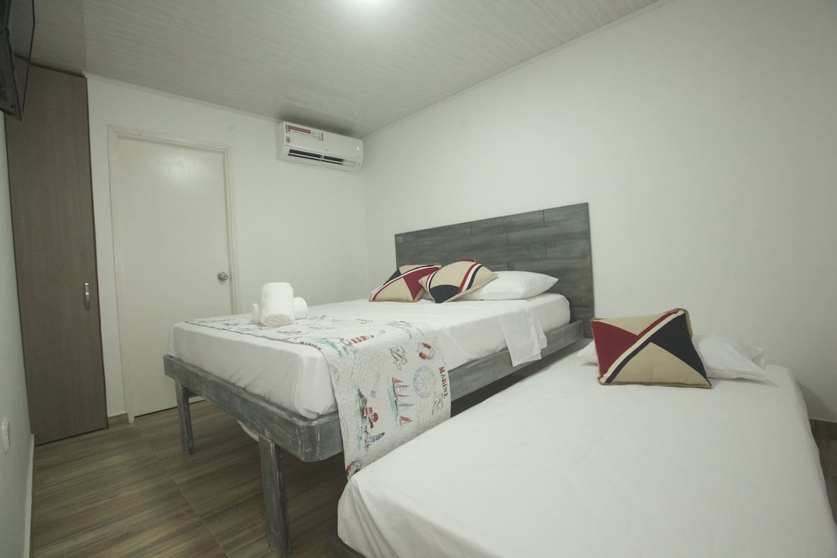 Premium bedding, minibar, iron/ironing board, free WiFi