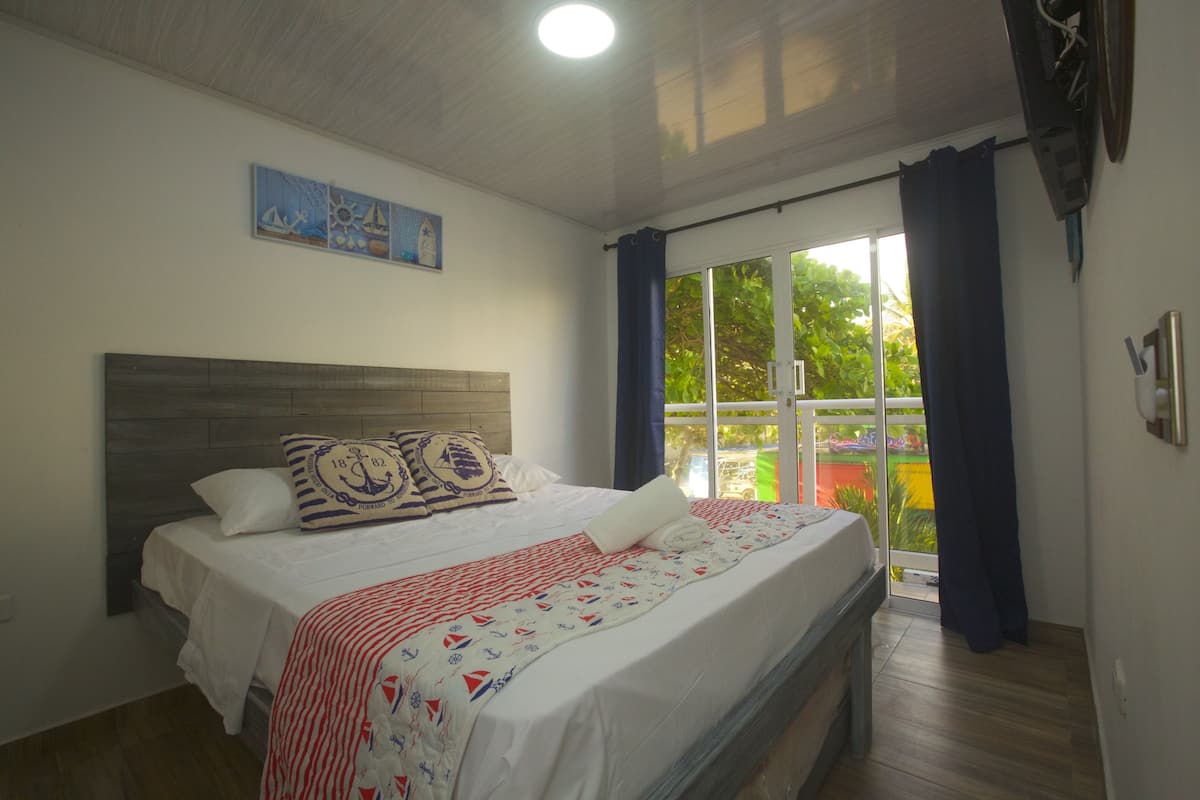 Superior Room, City View | Premium bedding, minibar, iron/ironing board (on request), WiFi (free)