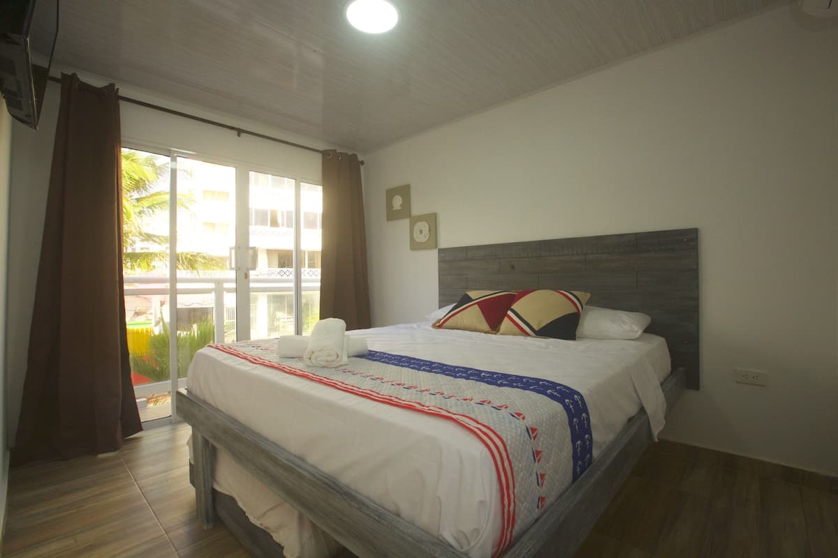 Superior Room, City View | Premium bedding, minibar, iron/ironing board (on request), WiFi (free)