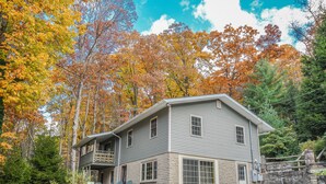Exterior - Sleepy Pines (Swanton)