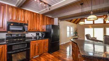 獨棟房屋, 多張床, 私人泳池, 泳池景觀 | 私人廚房 | 電冰箱、微波爐、爐台、洗碗機