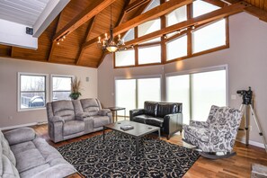 House, Multiple Beds, Private Pool, Pool View | Living room | 42-inch TV with cable channels, fireplace