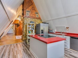 Køleskab, mikrobølgeovn, ovn, kogeplade
