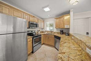 Fridge, microwave, stovetop, dishwasher