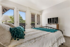 2 bedrooms, WiFi, bed sheets - 2-Bdr Main St. Loft, Pet Friendly!! (Frankenmuth)