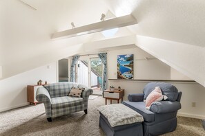 Smart TV, books - 2-Bdr Main St. Loft, Pet Friendly!! (Frankenmuth)