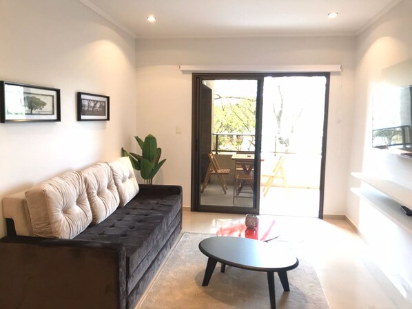 Apartament Deluxe | Sala d'estar | Televisor de pantalla plana, Netflix i serveis de streaming 