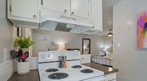 Fridge, microwave, oven, stovetop - Enfield #114 xxxxxxx (Austin)