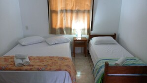 Basic Triple Room | WiFi (free) - Pousada Região (Garopaba)