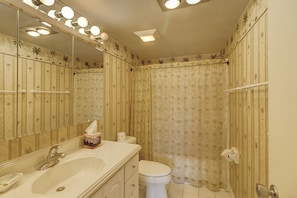 Bathroom - Bluff Villas 1817 (Hilton Head Island)