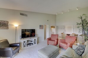 Villa, Multiple Beds, Balcony | Living room