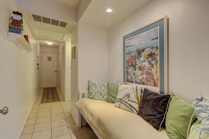 42-inch TV with cable channels - Breakers 102 (Hilton Head Island)