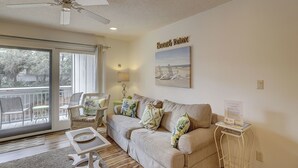 Living room - Breakers 102 (Hilton Head Island)