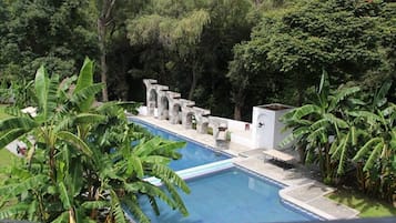 Indoor pool, 3 outdoor pools