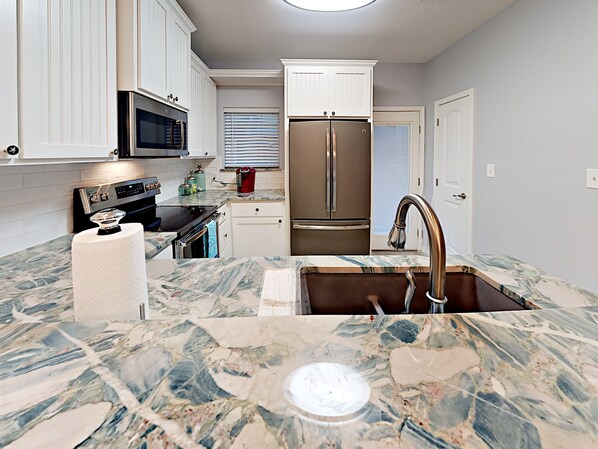 Refrigerador, microondas, parrilla de estufa y lavavajillas 