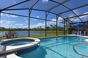Piscina all'aperto, una piscina riscaldata