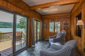 House, Multiple Beds, Fireplace | Living room | 42-inch TV with cable channels, fireplace - Canoe Cottage (Oakland)