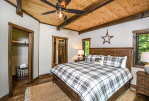 House, Multiple Beds, Fireplace | 5 bedrooms, free WiFi, bed sheets - Above it All (McHenry)