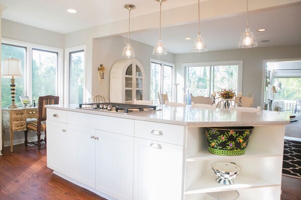 電冰箱、微波爐、爐台、洗碗機