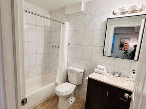 Bathtub, hair dryer, towels, soap - Sosuite | Arcade 2BR Apt w/ W/D (Philadelphia)