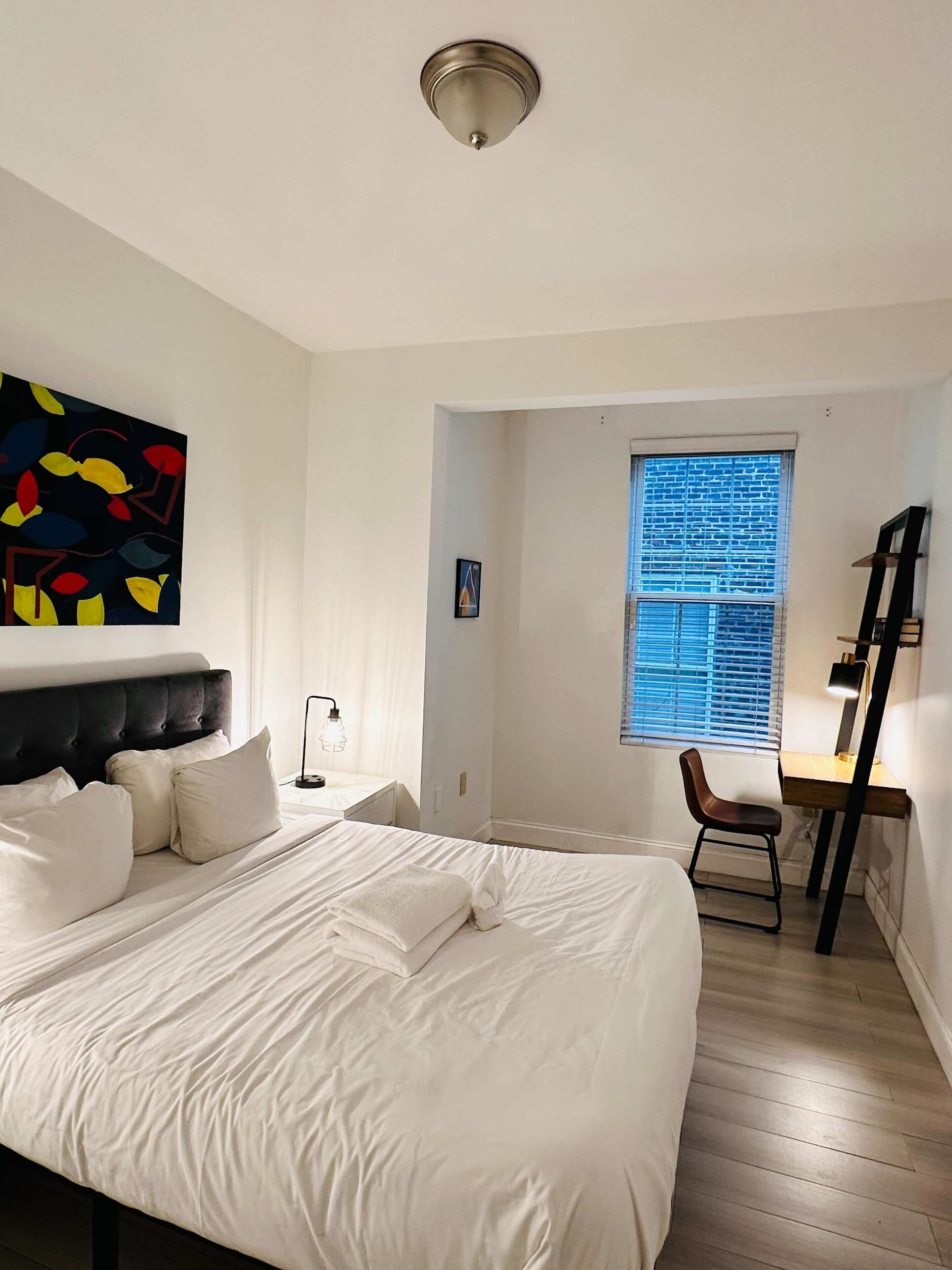 2 slaapkamers, een strijkplank/strijkijzer, reisbedje, wifi