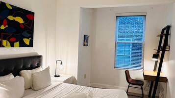 2 soverom, strykejern/-brett, reiseseng for barn og wi-fi