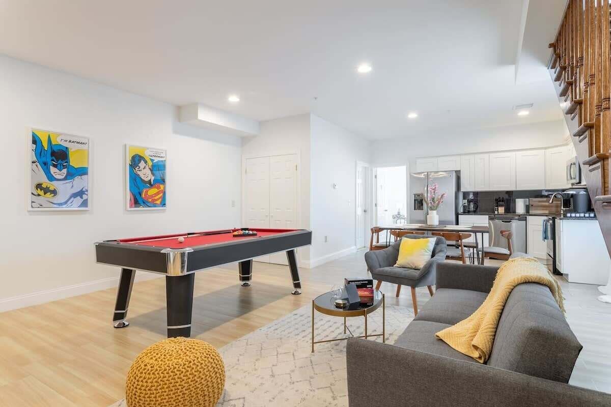 Billiards 3BR Apt in Walk-up w Laundry
