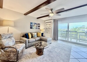 TV - Beachfront!  Incredible Location, Amenities, and Views! (St. Thomas)