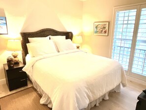2 bedrooms, iron/ironing board, WiFi, bed sheets - Key Biscayne - Exquisite Beach Condo - 1 Block to Beach (Key Biscayne)