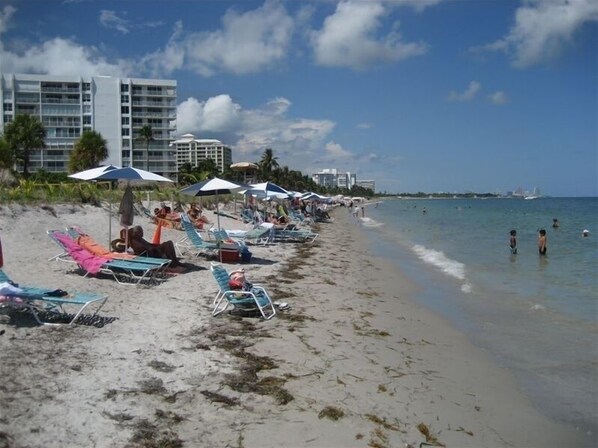 Beach nearby, sun loungers, beach towels