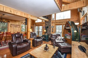 Living room - The Bear's Den (McHenry)