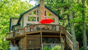 Exterior - The Bear's Den (McHenry)