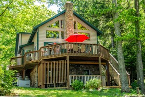 Exterior - The Bear's Den (McHenry)