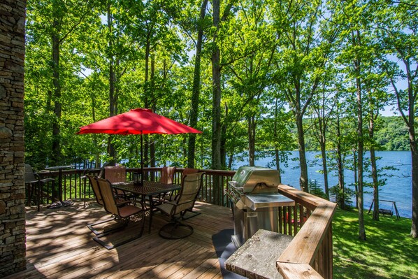 Balcony - The Bear's Den (McHenry)