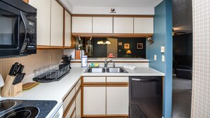 House, 2 Queen Beds, Kitchen | Private kitchen - Ski Harbor 40 (McHenry)