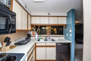 Talo, 2 keskisuurta parisänkyä, keittiö | Yksityinen keittiö