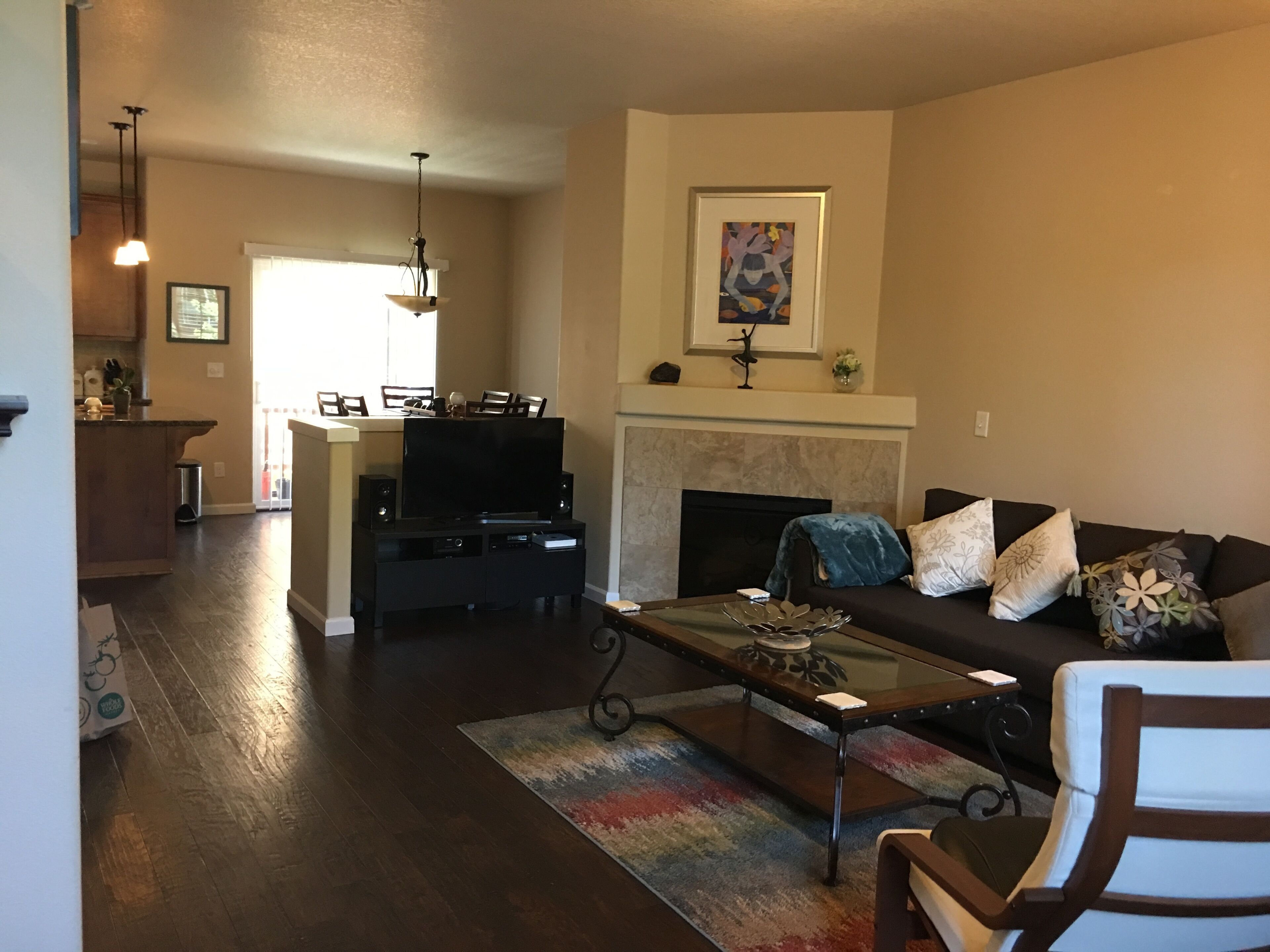 Smart TV, chimenea y reproductor de DVD 