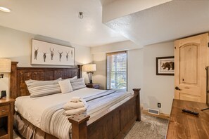 9 chambres, fer et planche à repasser, lit de bébé portatif, Wi-Fi