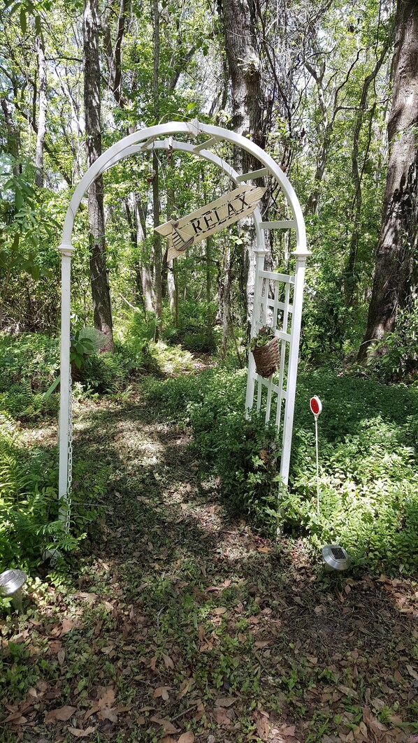 Property grounds - Country Farm Cottage @ Casa deCheval Chateaux- St Augustine (St. Augustine)