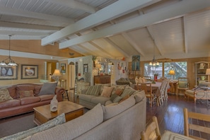 42-inch TV with cable channels - Spotted Sandpiper 12 (Hilton Head Island)